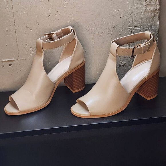 NWOB Khaki Colored Chunky Peep Toe 3" Block Heel Sandals - Picture 4 of 9